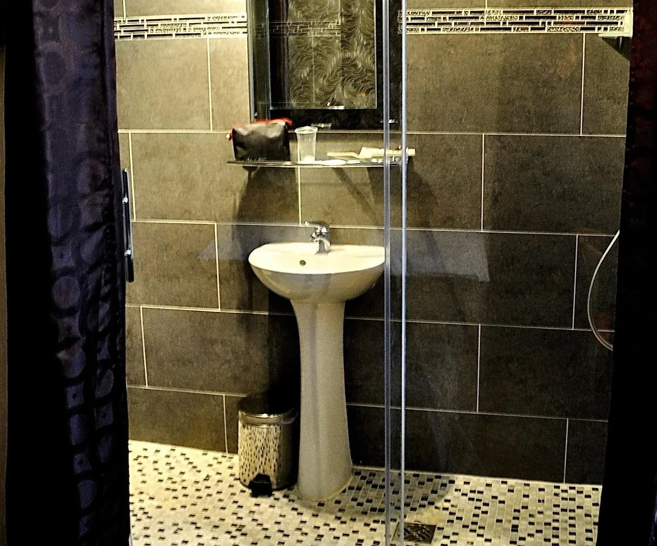 Hotel Des Buttes Chaumont Paris 2*,