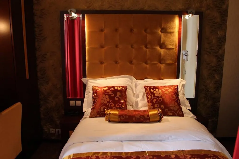 Hotel Des Buttes Chaumont Paris