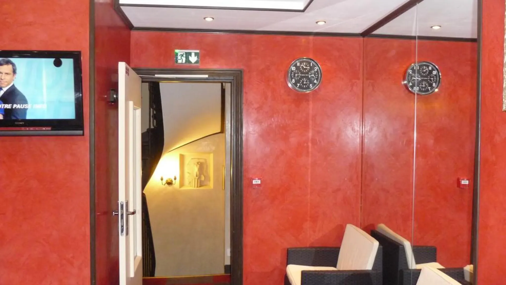 Hotel Des Buttes Chaumont Paris